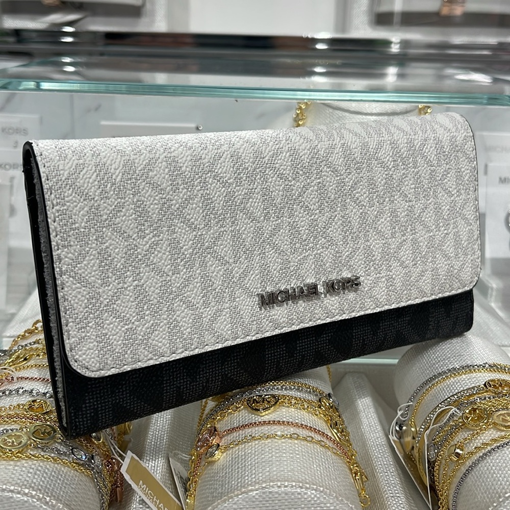 Michael Kors Jet Set Large Logo Trifold Wallet
Optic White Multi 
NWT - Picture 3 of 16